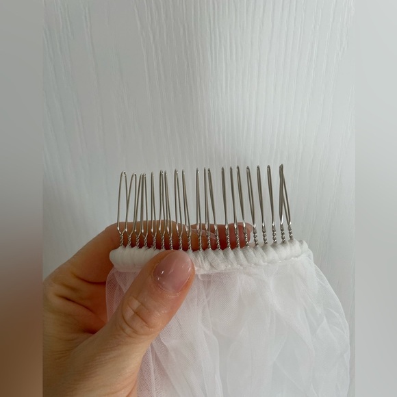 Fingertip Raw Edge Wedding Veil (Ivory) - Picture 5 of 8